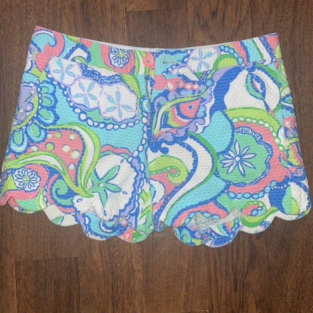 Lilly Pulitzer textured buttercup shorts in “starfish paisley “ - size 0